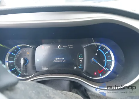 2018 Chrysler Pacifica Hybrid Touring L z USA, uszkodzony, nr VIN 2C4RC1L79JR262247